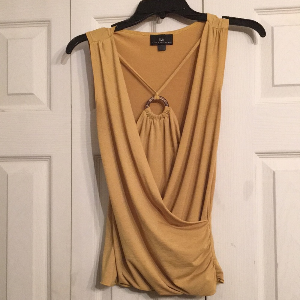 Very cute IZ Byer dressy top.